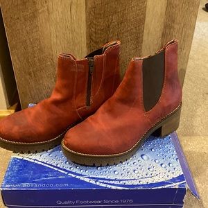 Bos & Co low boots in red size 40